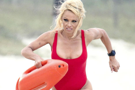 L'attrice Pamela Anderson in una scena di “Baywatch”