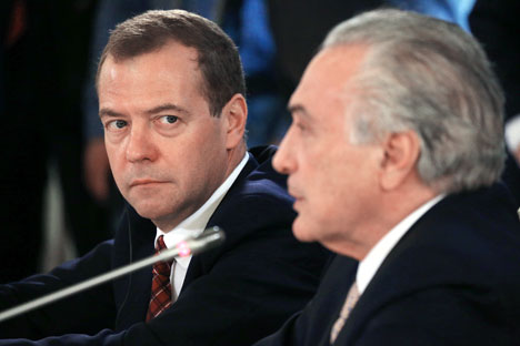 Dmitri Medvédev (a la izquierda) junto con el vicepresidente brasileño Miguel Elias Temer en la conferencia de prensa tras el encuentro celebrado la semana pasada.