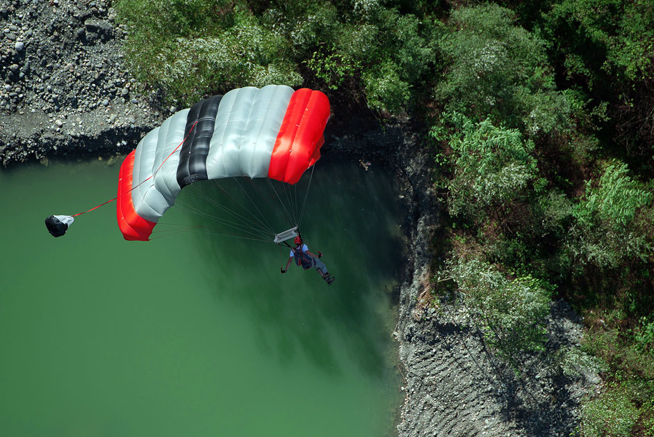 The athlete performs a jump at the festival BASE jumping "Skypark BASE days" in skayparke AJ Hackett Sochi.