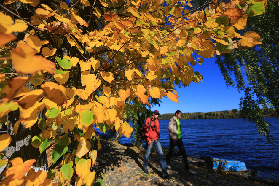 Russland, die Region Iwanowo: In der Stadt Pljos am Ufer der Wolga ist der Herbst auf dem Vormarsch. 