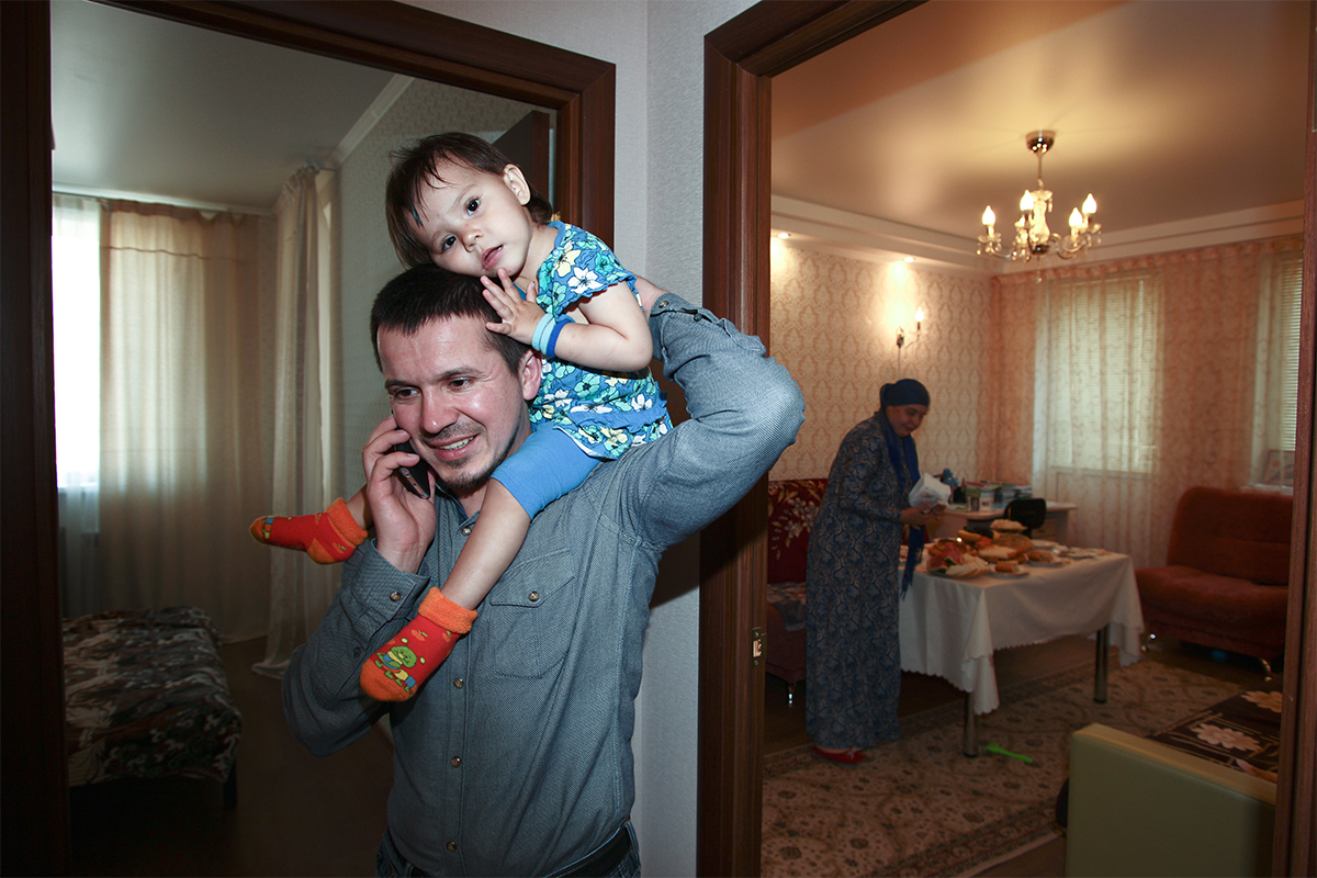 Keluarga Presiden Yayasan “Yardem” Ilham Ismailov tinggal di ibu kota Republik Tatarsan Kazan. Setiap tahun, Ismail dan istrinya Viktoria menyajikan berbagai hidangan dan mengundang keluarga dan teman-teman mereka untuk berkunjung ke rumahnya.
