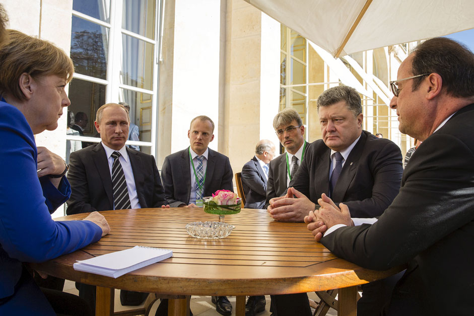 (R-L, clockwise) French President Francois Hollande, German Chancellor Angela Merkel, Russian President Vladimir Putin and Ukrainian President Petro Poroshenko attend a meeting in Paris, France, October 2, 2015. France hosts a meeting with leaders of Russia, Germany and Ukraine in Paris for talks about Ukraine which were likely to be overshadowed by the conflict in Syria. 