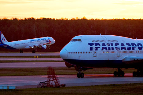 Région de Moscou, Russie, le 19 août 2015. Une avion de Transaero à l'aéroport international Domodedovo. 