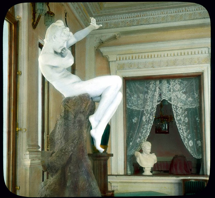 Мраморна скулптура в Елагинския дворец (кралски летен дворец при царуването на цар Александър I, 1801-1825, Ленинград (днешен Санкт Петербург), 1931 година.
