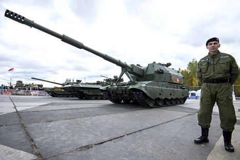 Cañón de autopropulsión 2S35 en la plataforma del Coalición-SV colocada sobre el Armata en la Exposición de Armas Rusas.