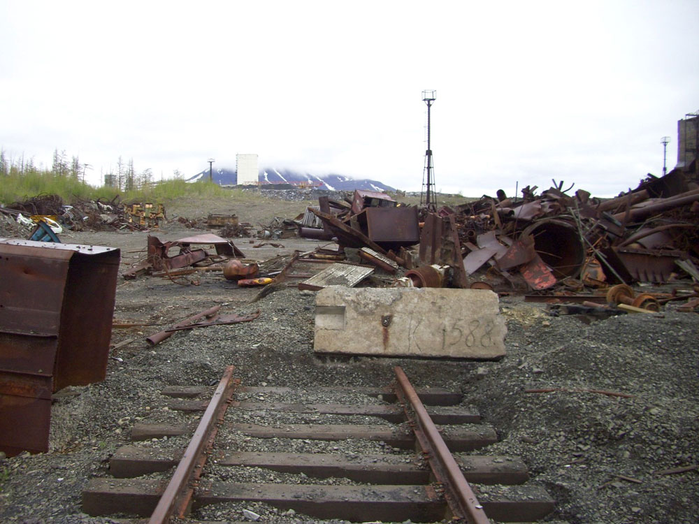 The endpoint of the railroad is the mining city of Talnakh.