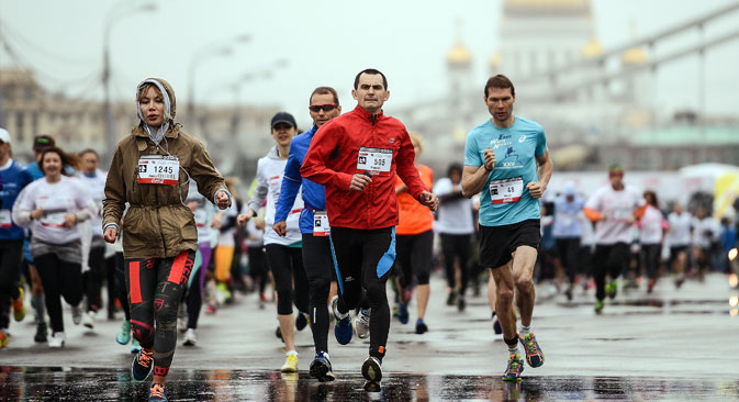 Participants of the “Running Hearts” charity race held at the Gorky Central Park of Culture and Leisure.