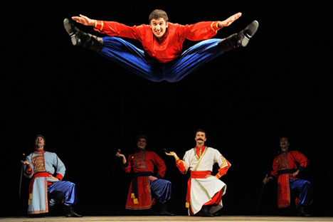 Speech Krasnoyarsk State Academic Dance Company of Siberia named Michael Godenko.