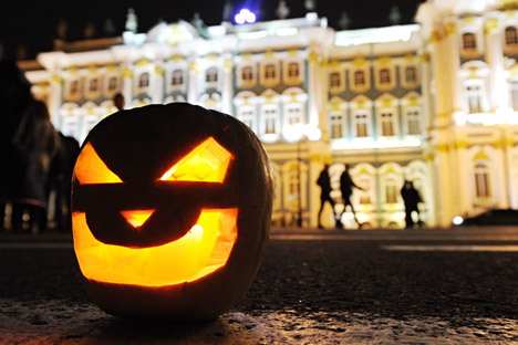 Halloween pumpkin head on Palace Square