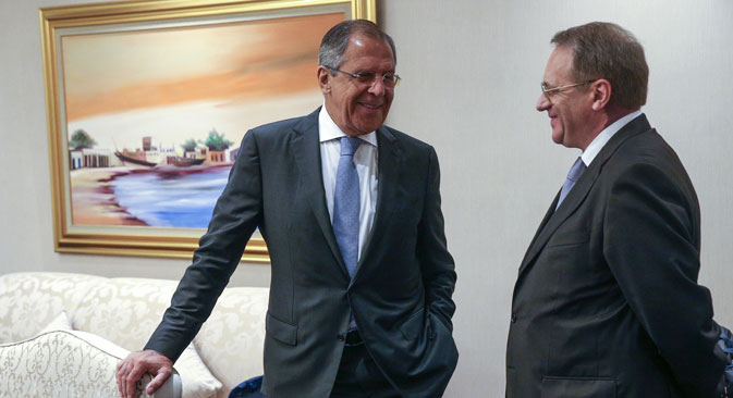 Il ministro russo degli Esteri Sergei Lavrov, a sinistra, con il suo vice Mikhail Bogdanov 