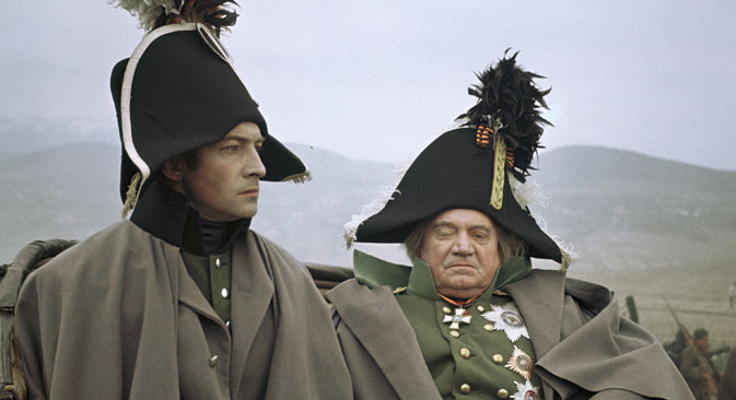 Vyacheslav Tikhonov nel ruolo di Bolkonsky (left) e Boris Zakhava nel ruolo di Kutuzov nel film “Guerra e Pace”.