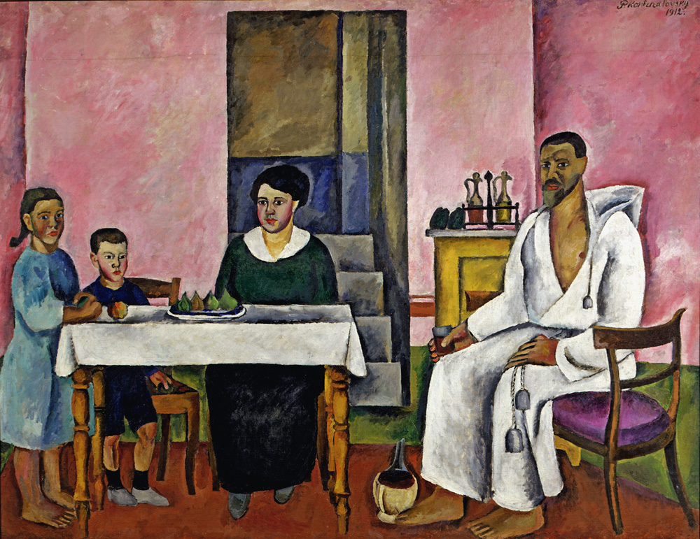 7. In 1924 the USSR took part in the Venice Biennale for the first time. Konchalovsky exhibited 13 paintings in the Russian pavilion, among which was Family Portrait, which Venice’s Ca' Pesaro art gallery bought after the exposition. // Family Portrait, 1912.