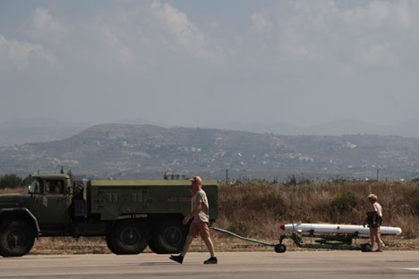 Russian servicemen transport a high-precision Kh-25 missile to a Su-24 aircraft at the Khmeimim airbase in Syria
