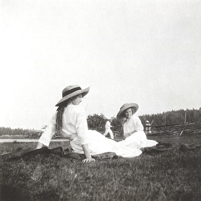 Le principesse Tatiana e Olga in un momento di riposo 