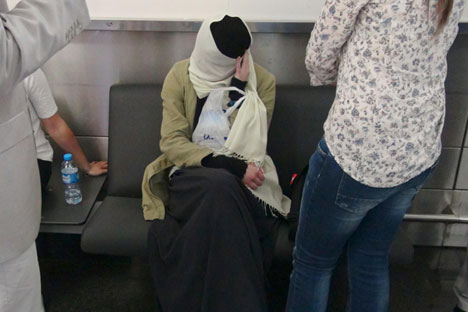 Warwara Karaulowa am Flughafen in Istanbul.