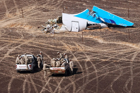 I rottami dell'aereo russo precipitato sul Sinai. 