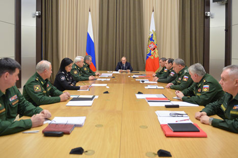 Il 13 novembre Putin ha partecipato a una riunione sullo sviluppo delle forze armate russe.