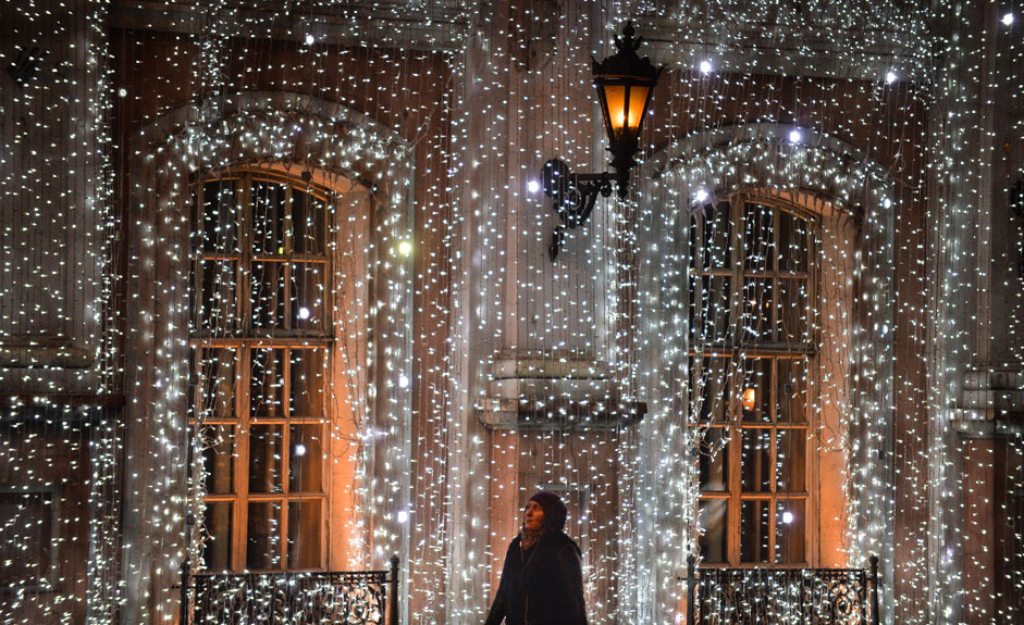 Moskau erstrahlt für Weihnachten und Neujahr in festlichem Lichterglanz. 