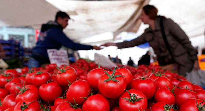 Il governo russo ha deciso di bloccare le importazioni di pomodori dalla Turchia.