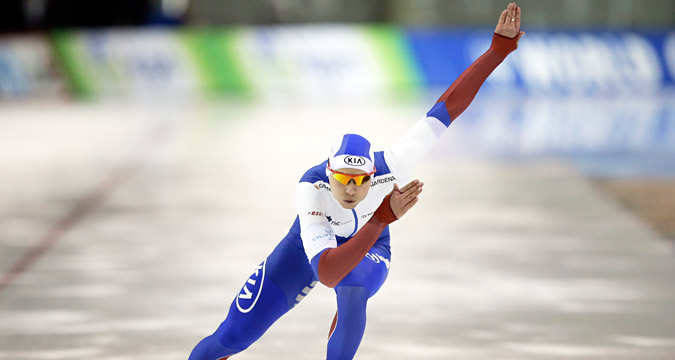 Pavel Kulizhnikov skates during the 500 meters at the World Cup speedskating event Friday, Nov. 20, 2015, in Kearns, Utah. 