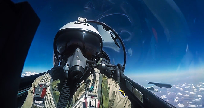 Un pilota russo impegnato nella campagna militare in siria. 