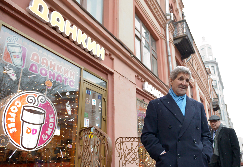 US Secretary of State John Kerry stops in front of a donut shop while walking on Arbat Street to go souvenir shopping in Moscow Tuesday, Dec. 15, 2015.