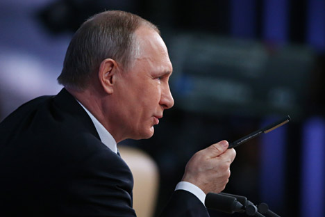 Il Presidente russo Vladimir Putin durante la maxi conferenza stampa di fine anno.