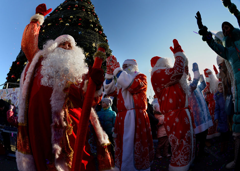 Desfile de Ded Moroz (el equivalente ruso a Santa Claus) en la plaza central de Vladivostok. Fuente: Vitali Ankov/RIA Novosti.