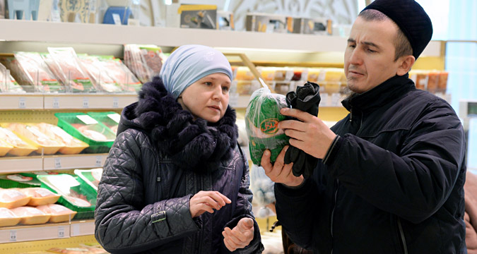 Customers in Bakhetle, the first Halal supermarket of Kazan, in Staro-Tatarskaya Sloboda.