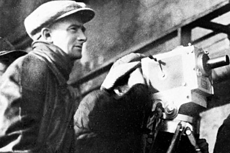 Dziga Vertov at the shooting of a film. A still from the documentary "The Gameless World".