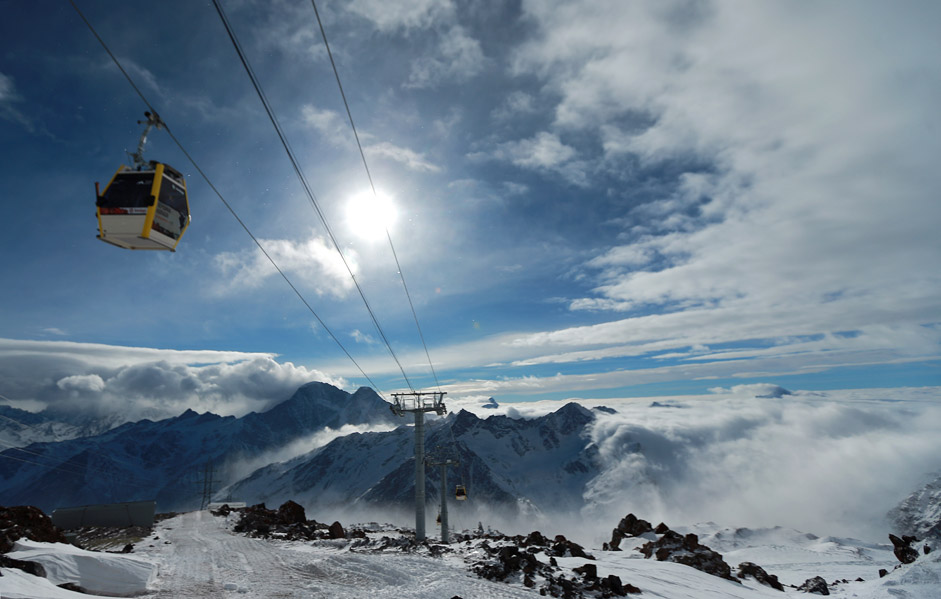 Auf dem Elbrus im Kaukasus fährt die höchste Drahtseilbahn Europas. Jetzt ist sie auch für Touristen in Betrieb. 