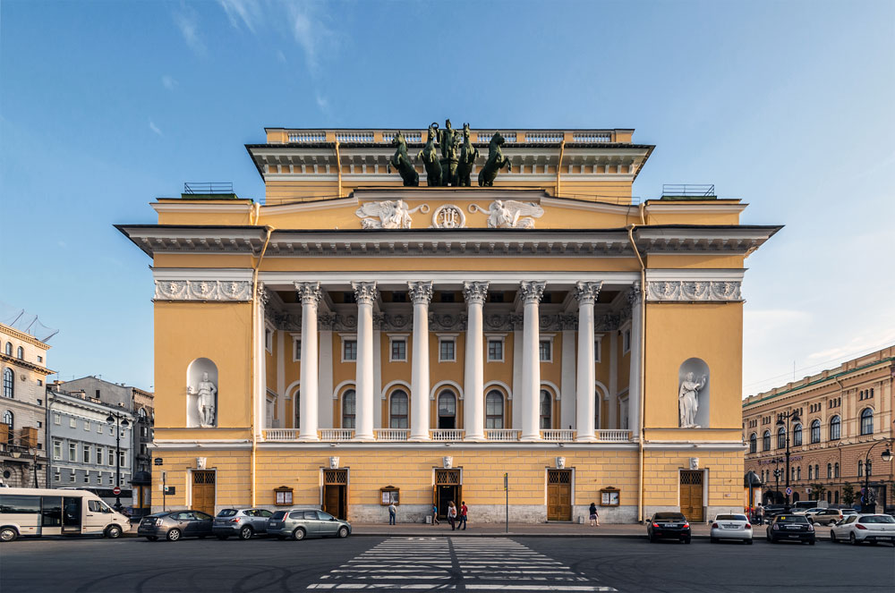 Поред изградње царских резиденција, Роси је обогатио и културну сцену Санкт Петербурга. У Александринском театру на Невском тргу одигране су бројне чувене позоришне представе.