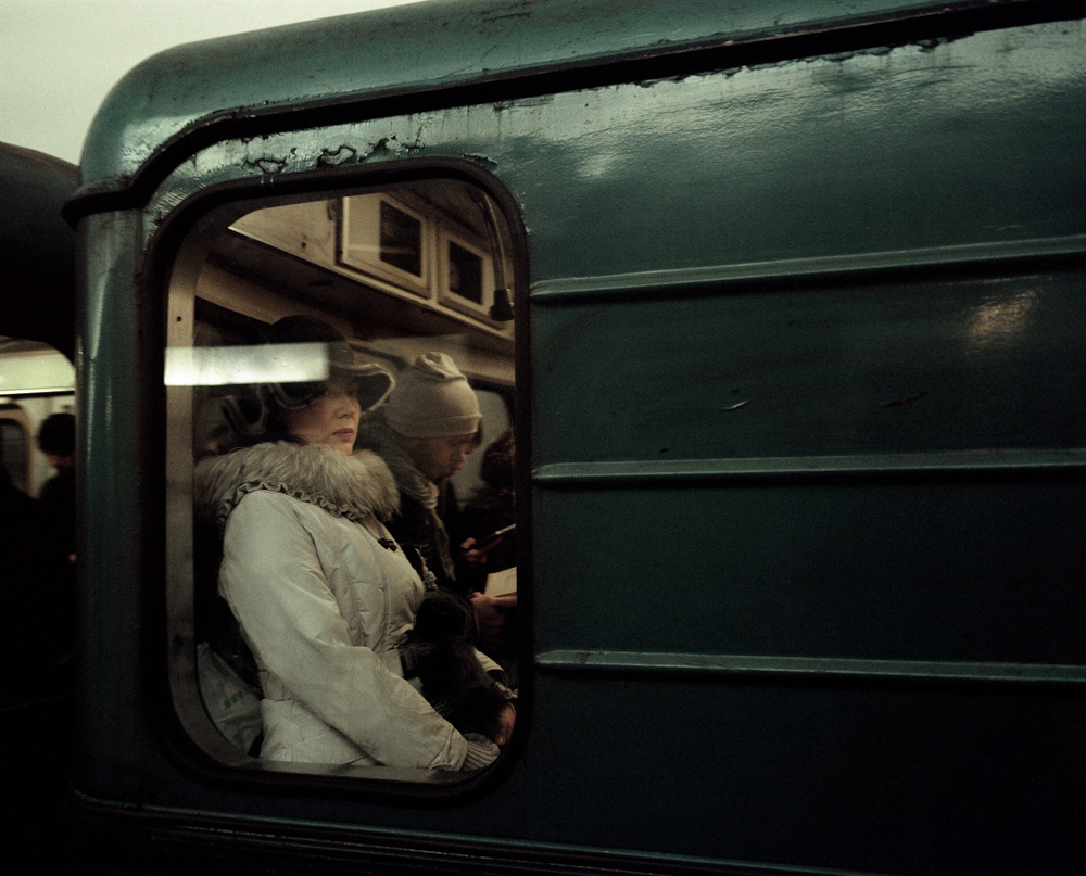 　「多様性豊かなモスクワを示せるような写真プロジェクトを探していた。モスクワ地下鉄を行き交うのは、あらゆる社会階級の人々」とイフラフ氏。