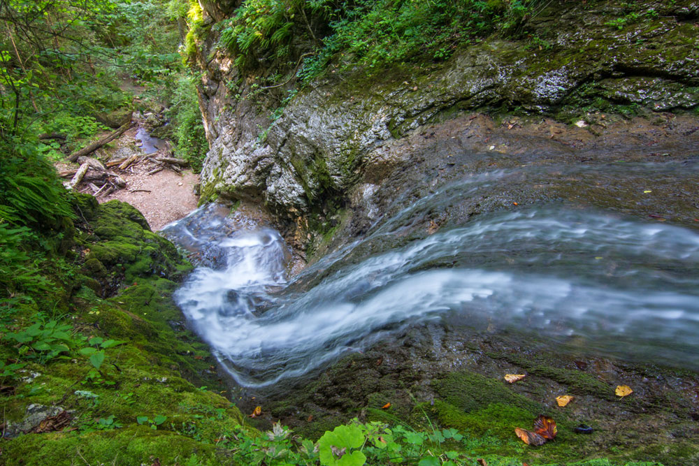 La beauté sauvage de la chute d'eau de Chinarski est réservée aux randonneurs endurants. Elle se situe en effet bien au-delà des sentiers balisés.