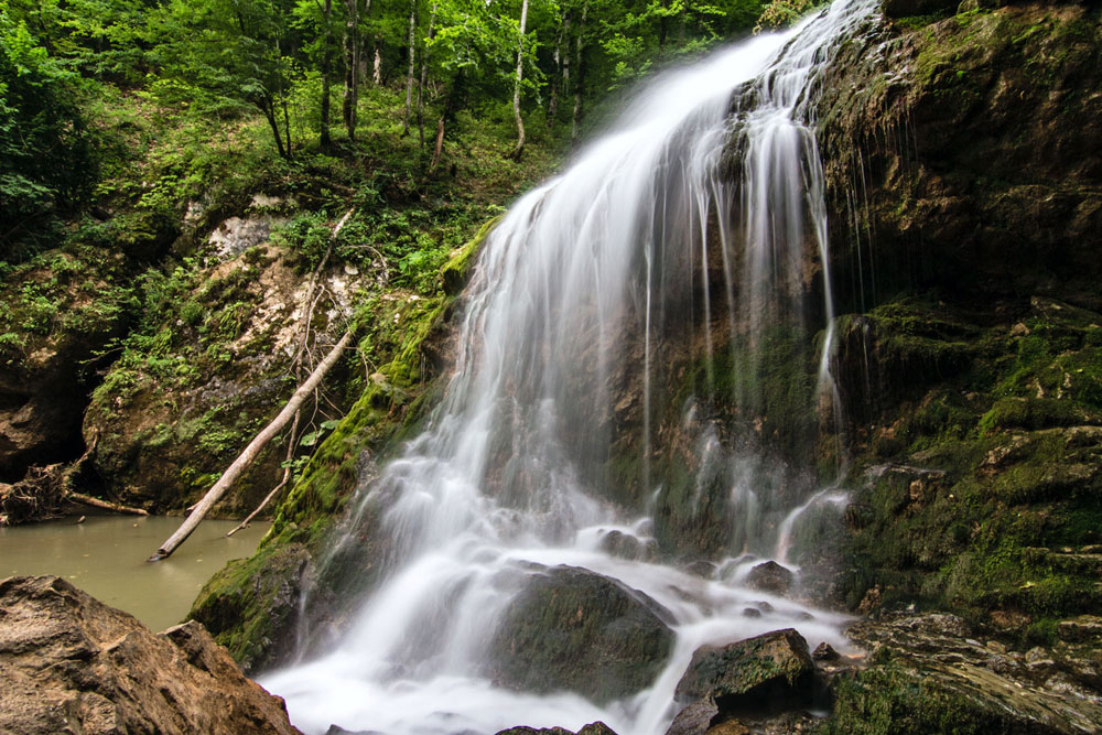 Шум је први водопад на путу ка реци Руфабго.