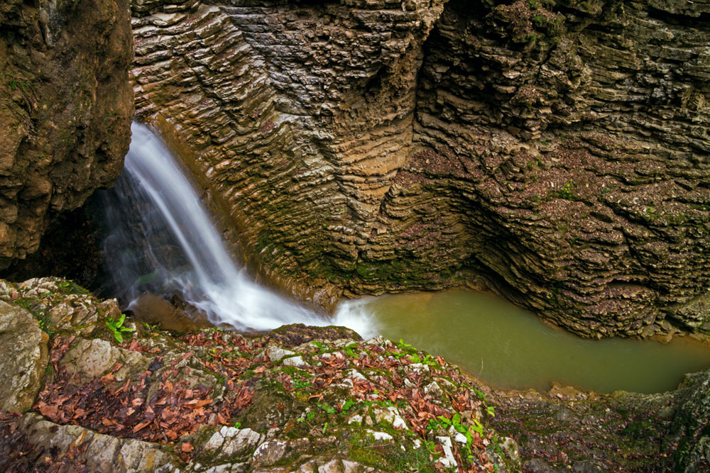 Најголема атракција на патувањето претставува водопадот Срцето на Руфабго.