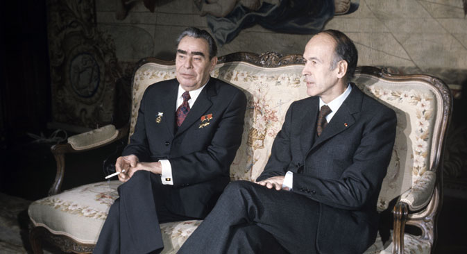 Le leader soviétique Leonid Brejnev et son homologue français Valéry Giscard d’Estaing avant des négociations au Château de Rambouillet, en France.