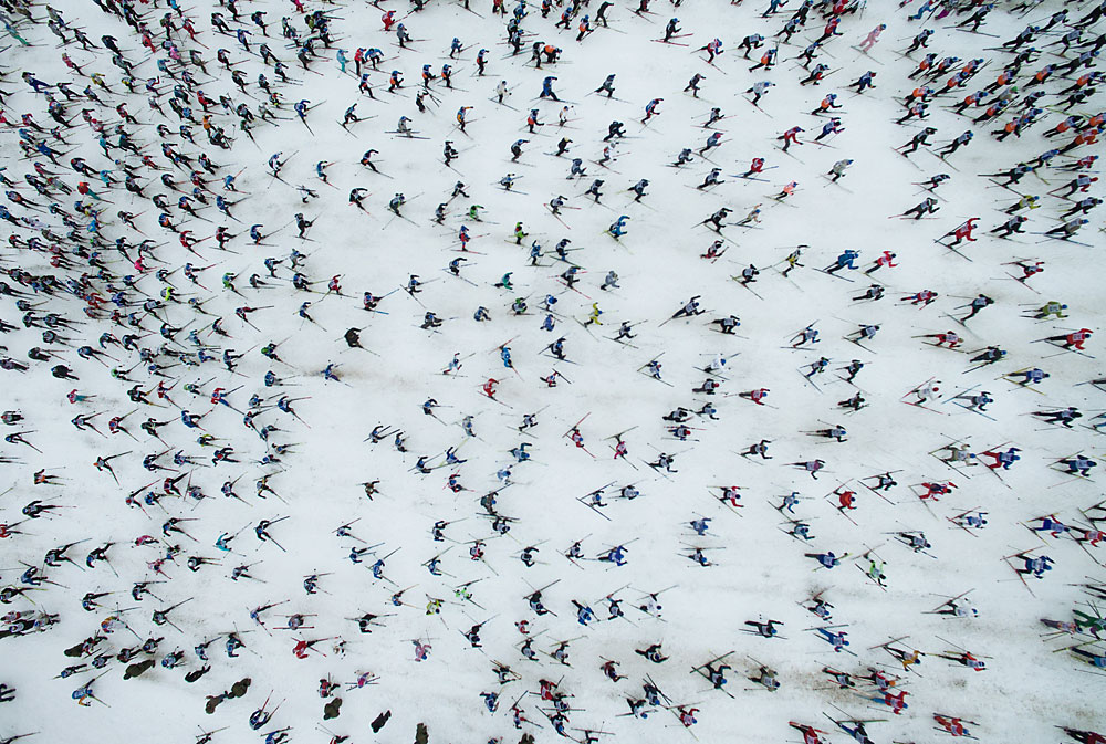 Участниците в надпреварата „Ски пътеката на Русия“-2016 (Лыжня России) - масовото състезание, което се провежда в Московска област.