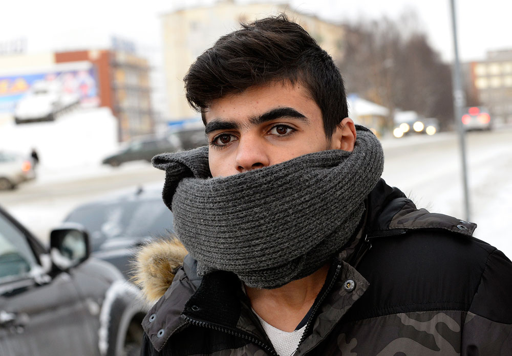 Ein junger Flüchtling vom Nahen Osten in der Stadt Kandalakscha in der Region Murmansk. 