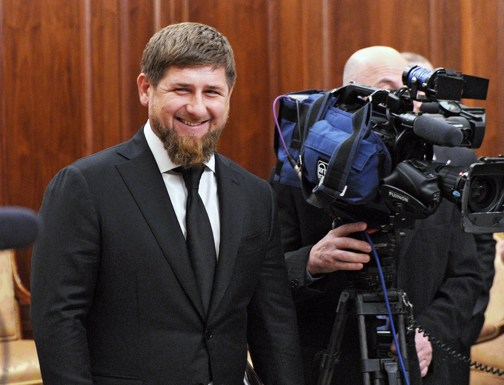 Il capo della Repubblica Cecena Ramzan Kadyrov prima di un incontro con il Presidente russo Vladimir Putin al Cremlino nel dicembre 2015