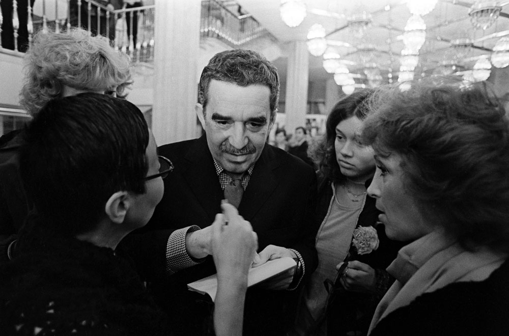 Colombian writer and journalist Gabriel Garcia Marquez signing autographs. Moscow.