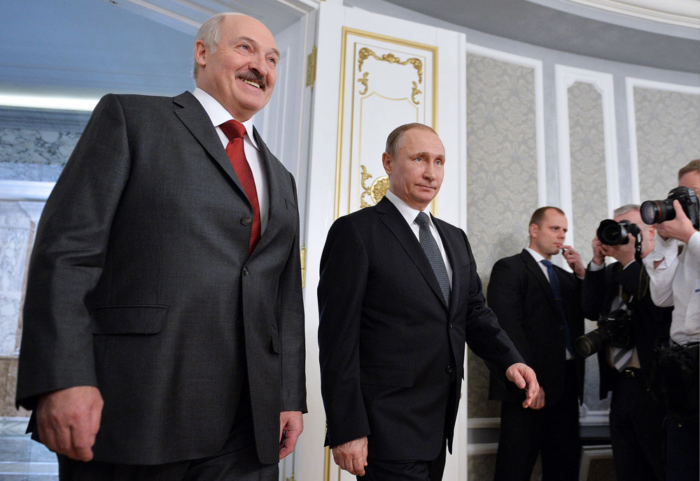 Presiden Belarus Alexander Lukashenko dan President Rusia Vladimir Putin selama pertemuan menjelang sidang Mahkamah Dewan Kenegaraan Uni Persemakmuran Rusia dan Belarus (Union State).