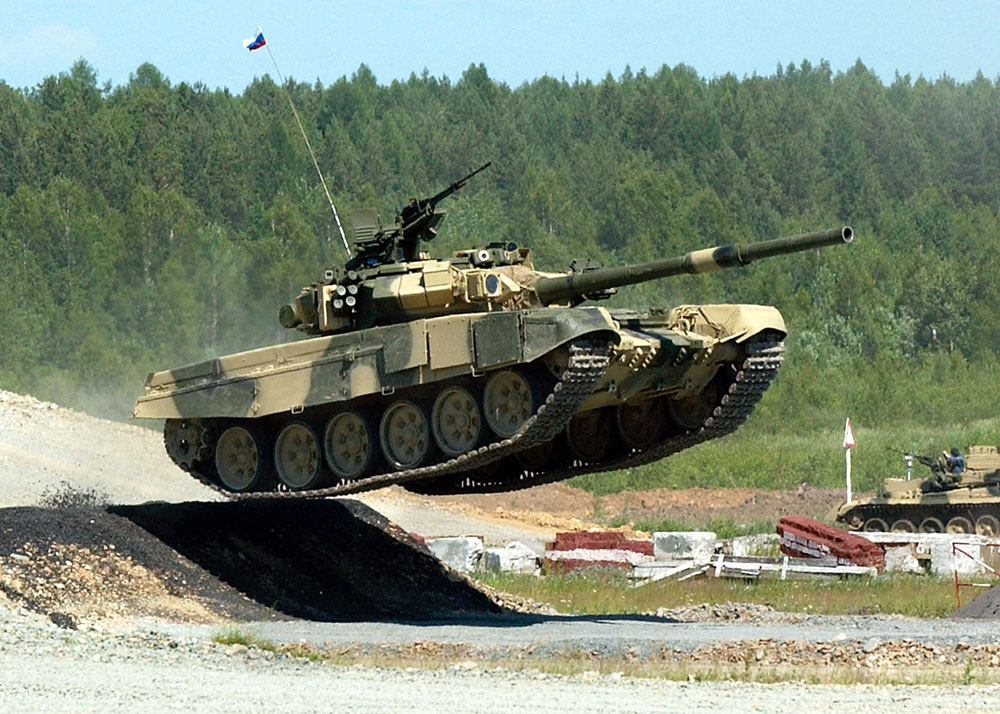 Руски тенк T-90 демонстрира своје могућности. 