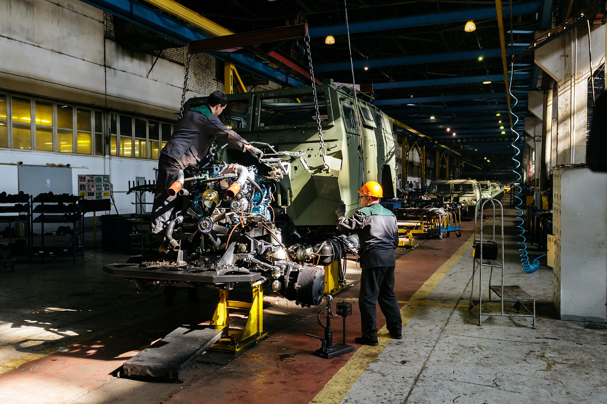 Оклопни транспортер БТР-82 је најновији модел произведен у Арзамаском заводу за машиноградњу. Руска војска га користи од 2013. године.