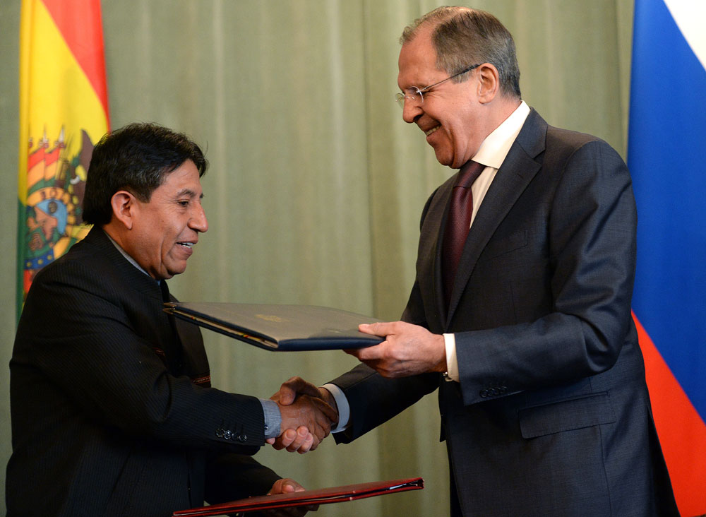 Lavrov (dir.) e Chokeuanki em reunião bilateral na capital russa