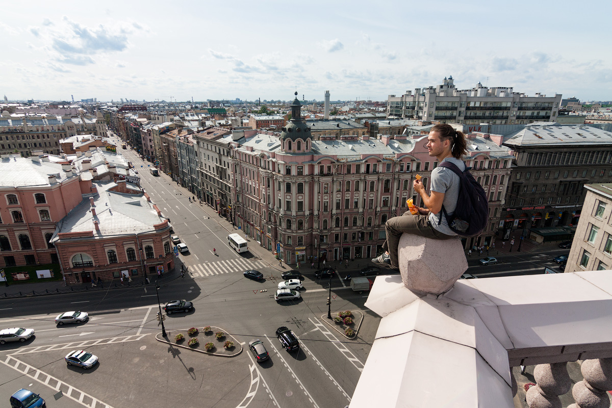 Tuttavia si possono anche trovare delle visite organizzate e guidate sui tetti di San Pietroburgo