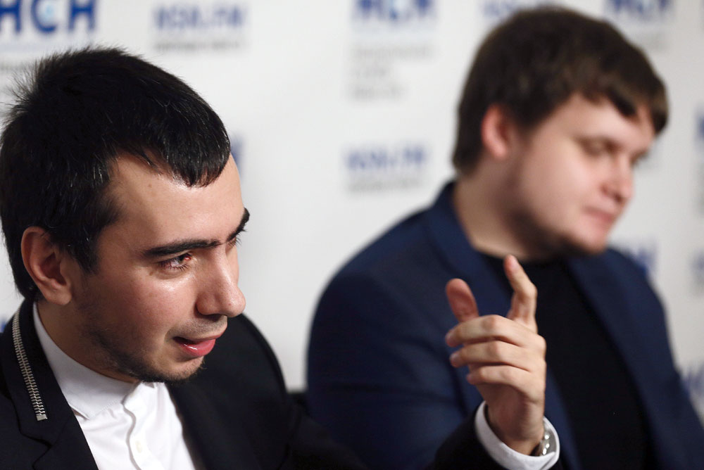 Vladímir 'Vován' Kuznetsov (a la izquierda) y Alexéi 'Lexus' Stoliarov durante una rueda de prensa.