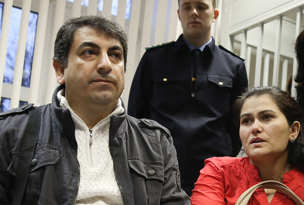 Syrian citizen Hassan Abdo Ahmed and his wife Gulistan appear at the Khimki City Court for a hearing into the case of their family who tried to cross the border into Russia using forged passports. 