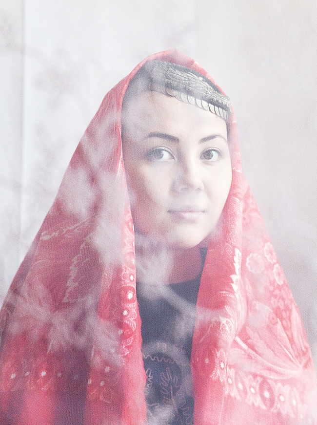 Оксана, 24, студентка. „Съпругът ми е руснак, но той нямаше нищо против да направим традиционна татарска сватбена церемония, позната като никах“.