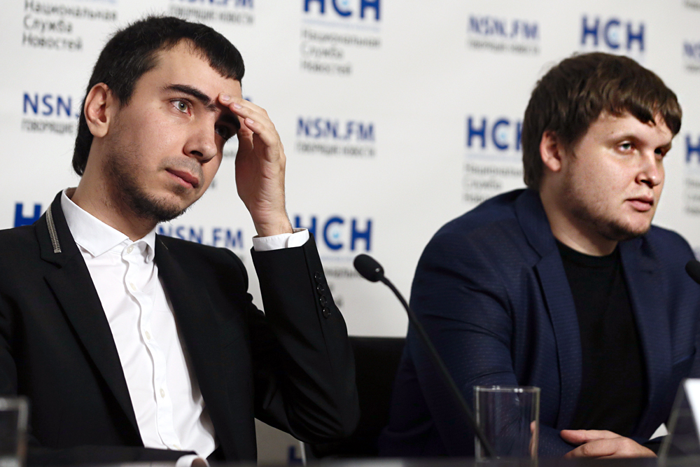 Wladimir Kusnezow (Wowan, links) und Alexei Stoljarow (Lexus, rechts) bezeichnen ihre Tätigkeit als Prank-Journalismus. 